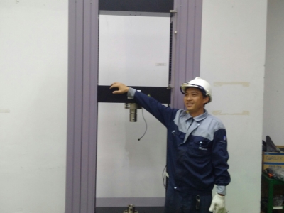 Bàn giao máy kéo nén vạn năng cho công ty KMV vina